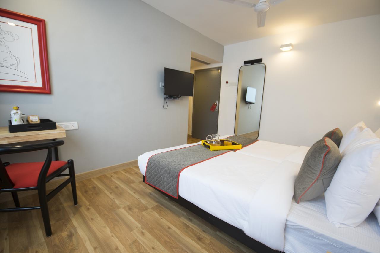 Oyo Townhouse 16 International Airport Hotel Mumbai Exterior photo
