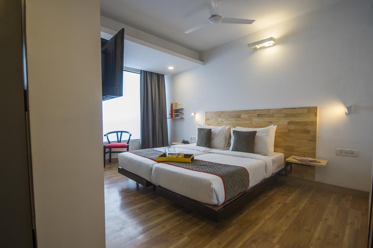Oyo Townhouse 16 International Airport Hotel Mumbai Exterior photo